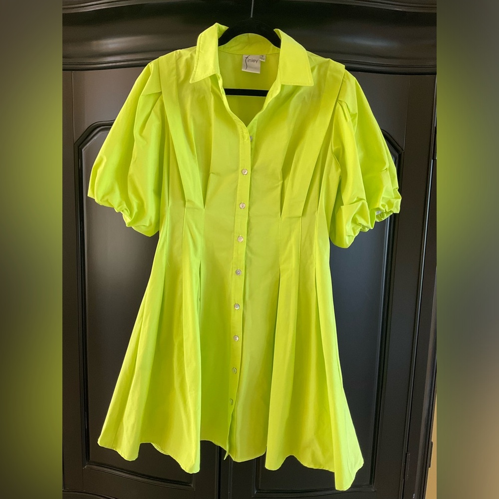 Finley Avery Tucked Dress M EUC